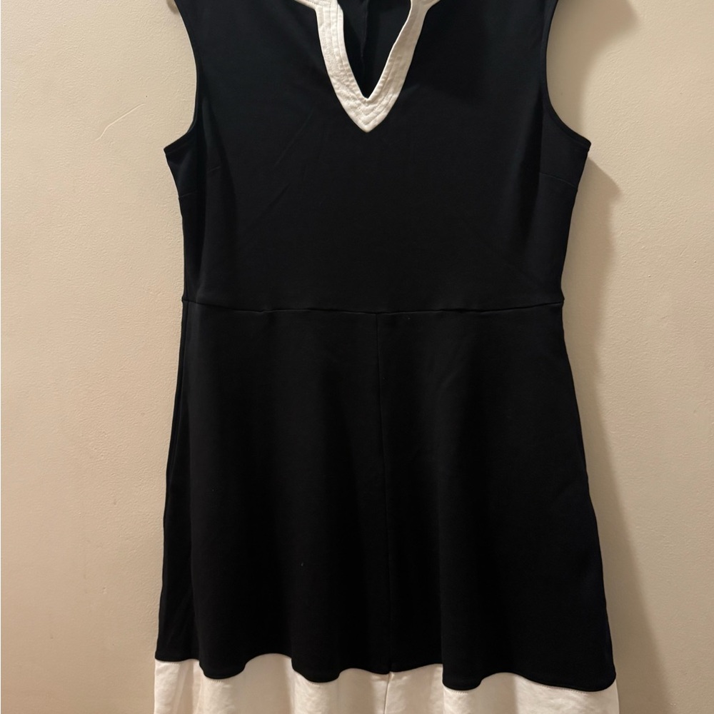 New York & Company Black and White V-Neck Top